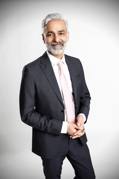 Dr. Parsa Mohebi, Hair transplant surgeon in Los Angeles and San Francisco